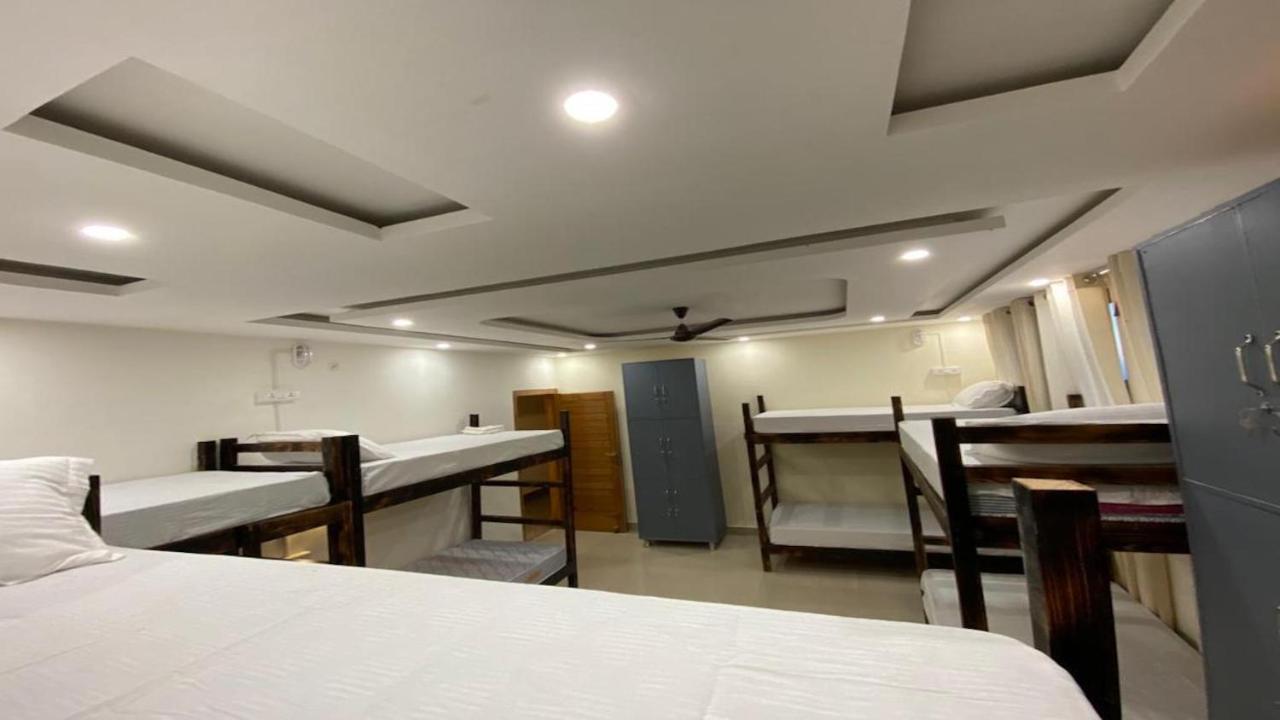Madpackers Mcleodganj Hostel Dharamszala Kültér fotó