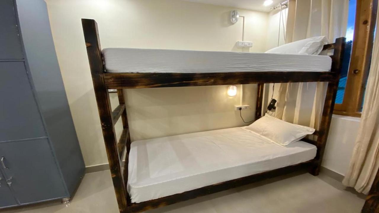 Madpackers Mcleodganj Hostel Dharamszala Kültér fotó