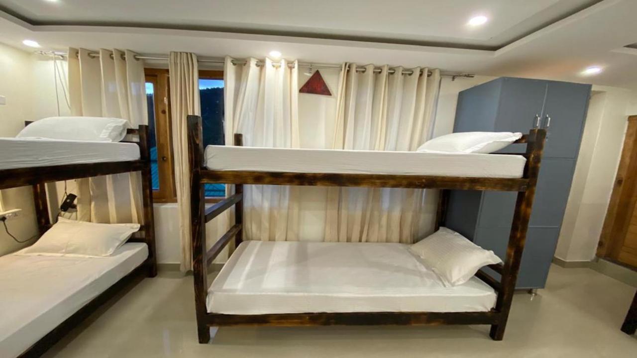 Madpackers Mcleodganj Hostel Dharamszala Kültér fotó